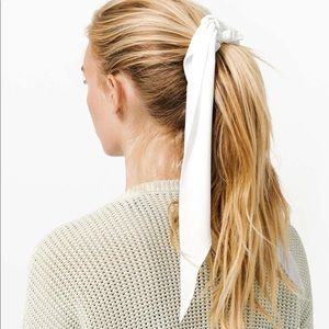 Lululemon Uplifting Scrunchie Flow